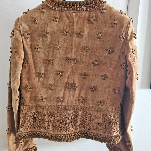 SHOWSTOPPING DESIGNER ESCADA SUEDE SUIT WITH MAGNIFICENT DETAILING- SIZE 40 - Picture 6 of 12